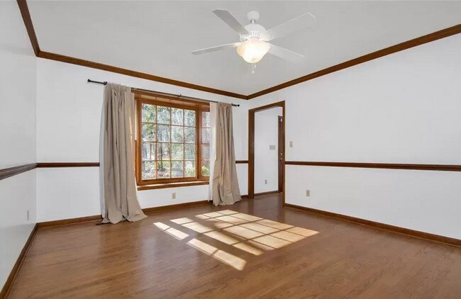 Photo - 225 Woodglen Dr