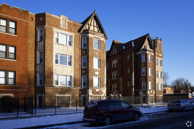 8251 S Ellis