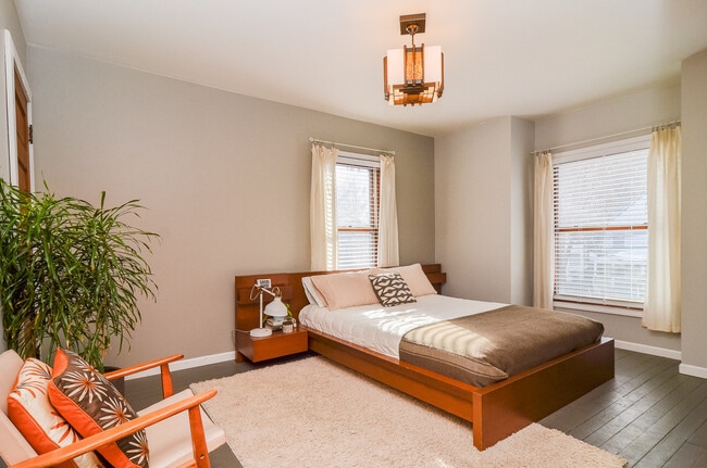 Photo - 140 Fuller Ave SE