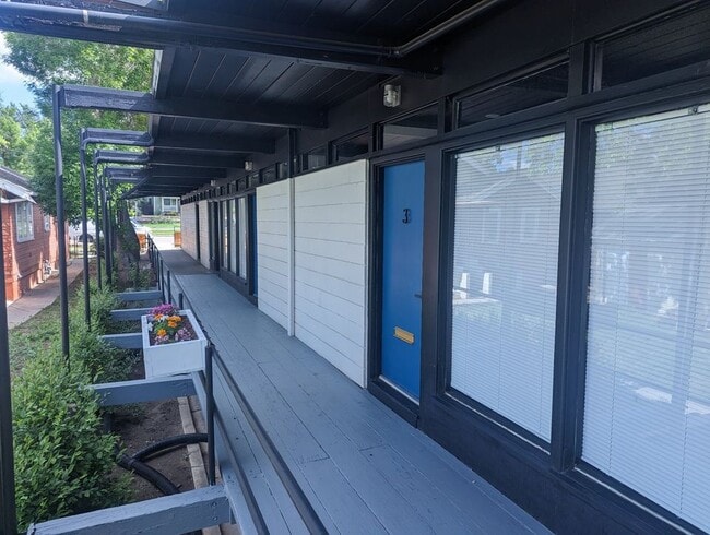 Photo - 833 E Platte Ave