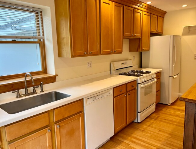 Photo - 46 Auburndale Ave