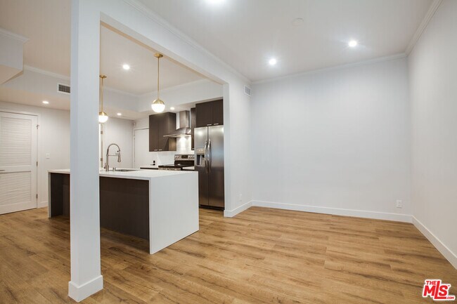 Photo - 12320 Montana Ave Unidad 105