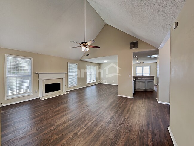 Photo - 910 Castlerock Way