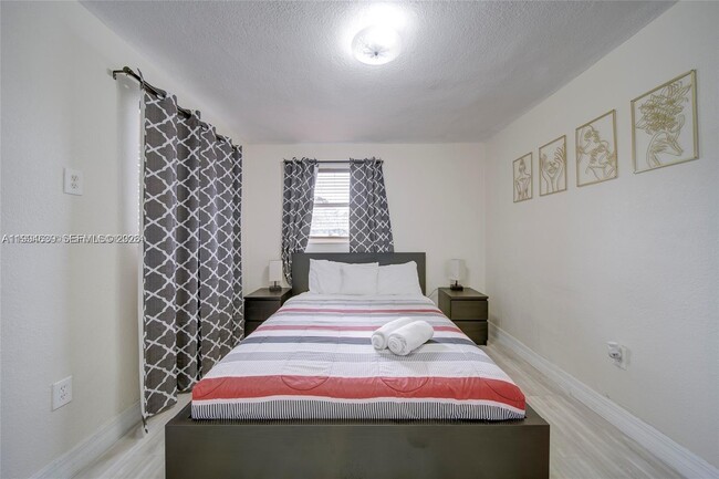 Photo - 427 SW 6th St Unit 4