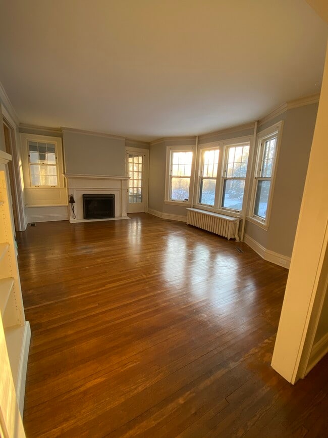 Building Photo - 589 Lincoln Ave Unit 1