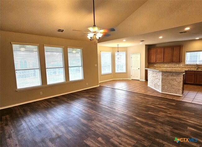 Photo - 400 Apache Ledge