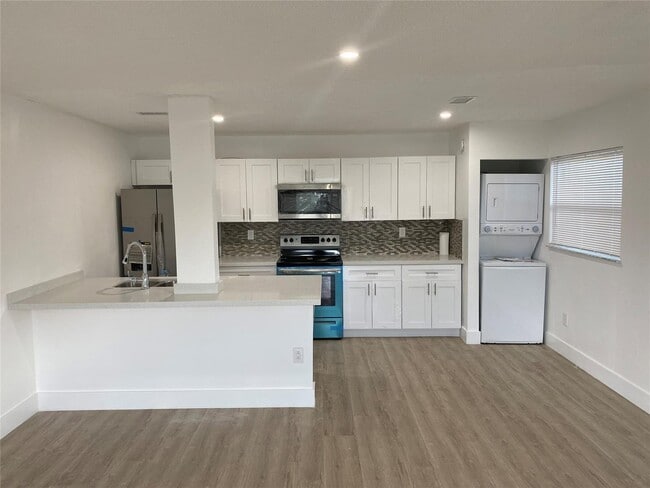 Building Photo - 4121 Stirling Rd Unit 401