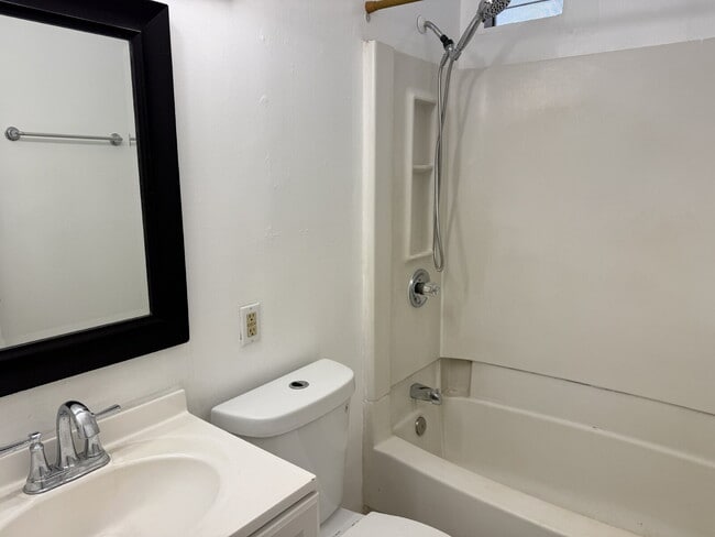 Photo - 2BD/1BA Duplex in Pearl City – Parking, In-Unit W/D