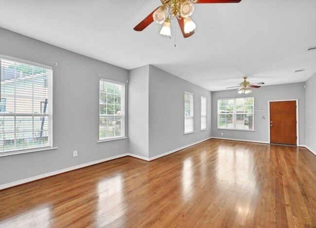 Photo - 2418 Delafield St