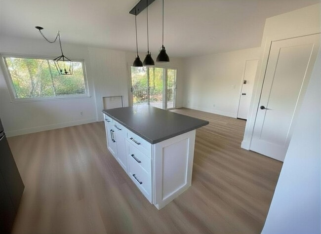 Building Photo - 1411 Casa Buena Dr Unit 1411 Casa Buena Drive #32