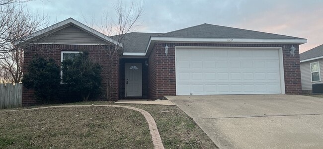 Building Photo - Great Location in Bentonville!