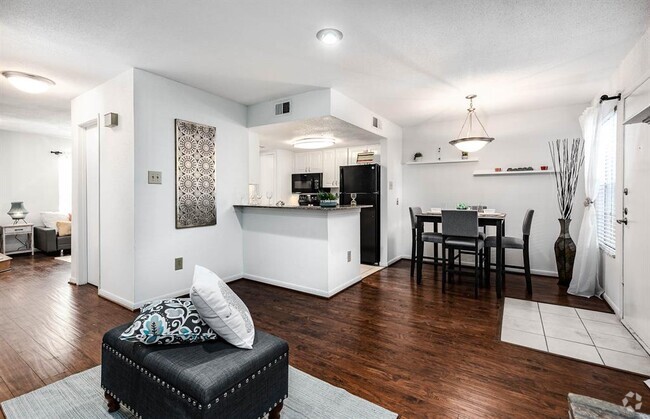 Building Photo - 8003 Woodway Dr Unit 107 Rental