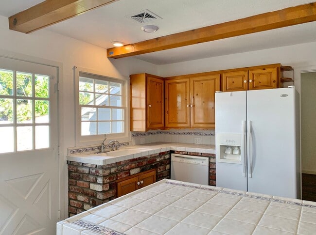 Photo - 750 B St