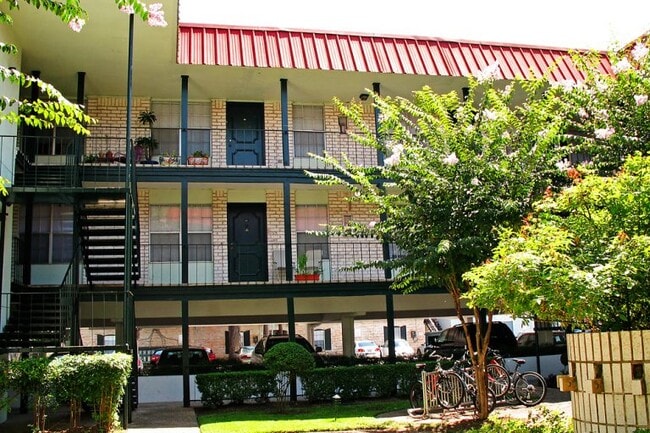 Photo - 203 W 39th St Unidad 109