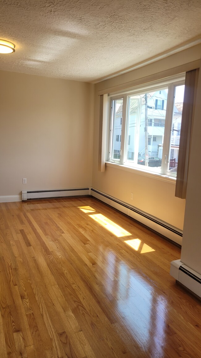 Sunny DR - 118 W Adams St Unit 118