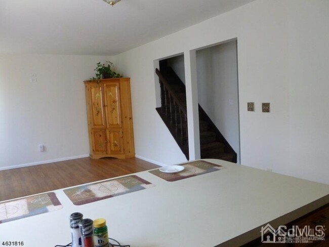 Photo - 408 Hawkshead Way