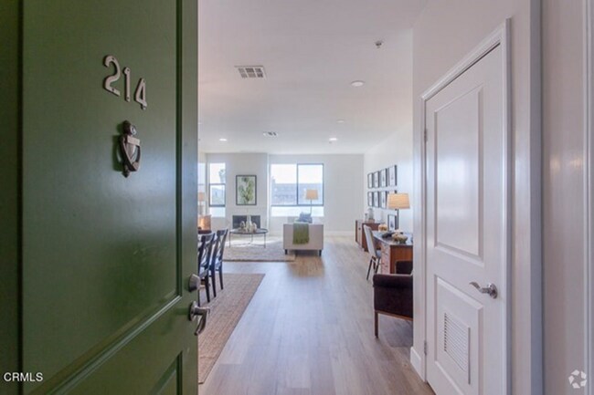 Building Photo - 6938 Laurel Canyon Blvd Unit 214 Rental