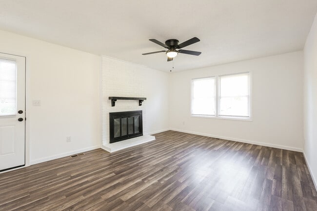 Photo - 126 Saturn Ln