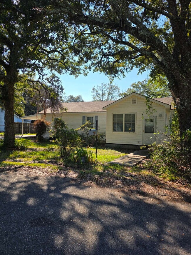 Photo - Darling home ready for you!