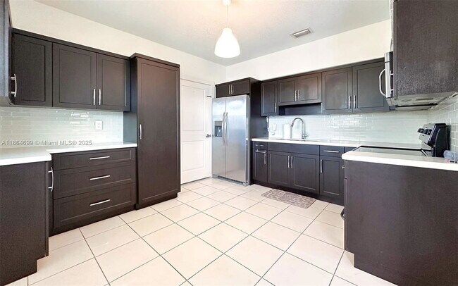 Building Photo - 7222 SW 34th St Rental