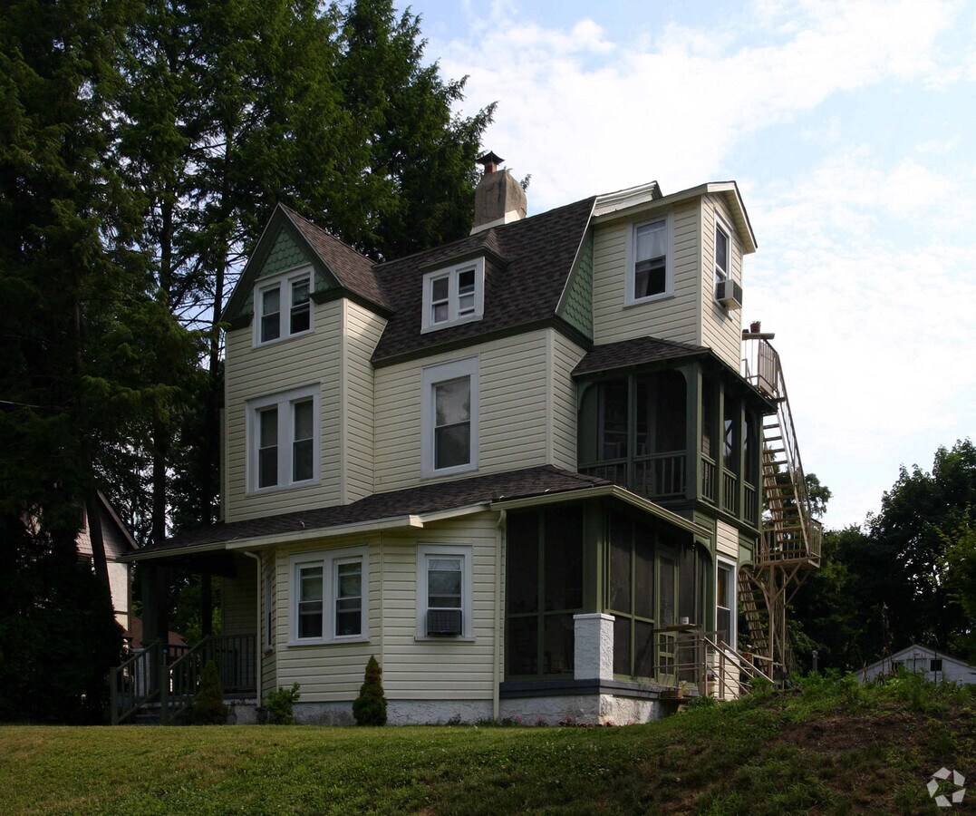 Photo - 132 Linden Ave Apartments