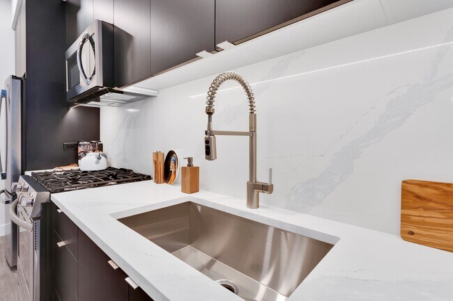 Single basin sink with pull down sprayer