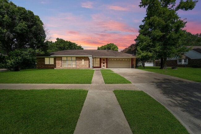 Building Photo - 2210 San Jacinto Dr Rental