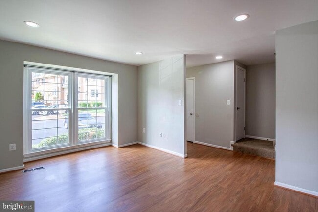 Photo - 9709 Lakepointe Dr