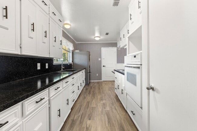 Photo - 1418 E Cres Dr