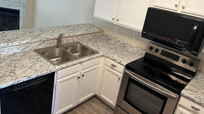 Building Photo - 5704 E Aire Libre Ave Unit 2049