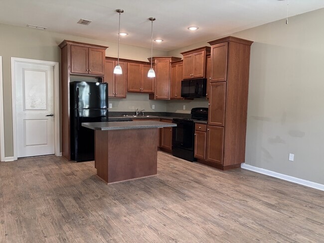 Building Photo - 2206 Cedarbrook Ct