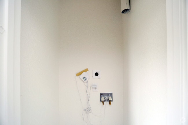 1BR,1BA,-530SF_ Laundry Hook Up