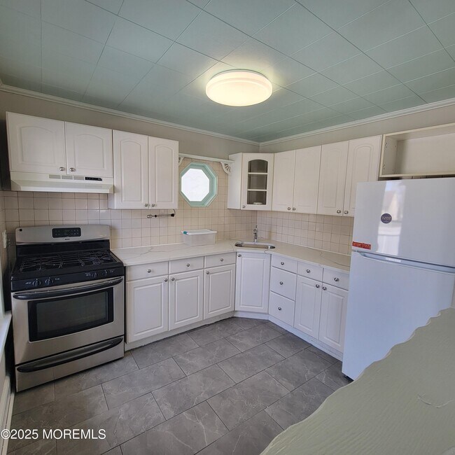 Photo - 100 3rd St