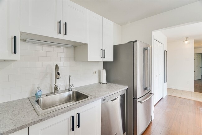 Photo - 289 Essex St Unidad 407