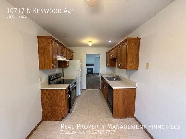 Photo - 10717 N Kenwood Ave