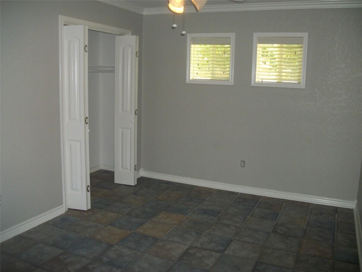 Photo - 111 Shadylyn Dr