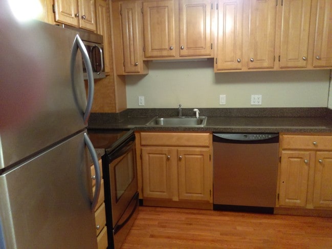 Building Photo - 185 Quincy Shore Dr Unit A62