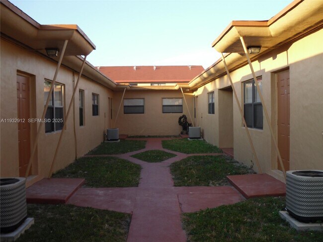 Building Photo - 1675 NE 150th St Unit 3