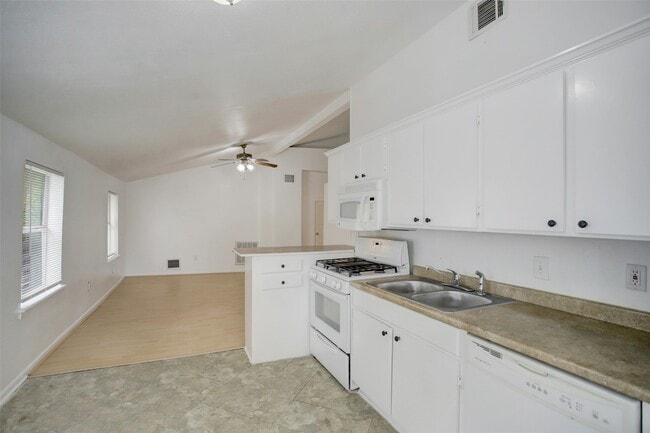 Photo - 1127 Yale St