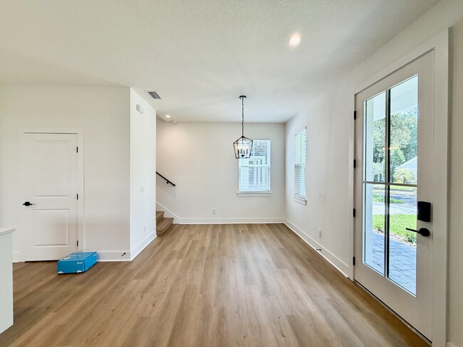 Photo - 1215 E Esther St