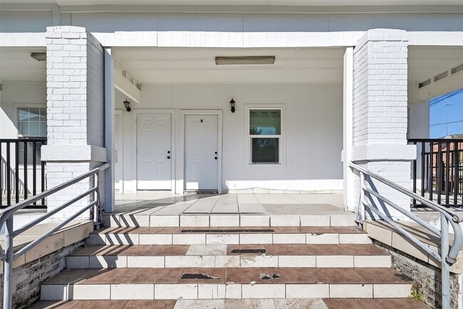 Photo - 2202 Hutchins St Unidad B