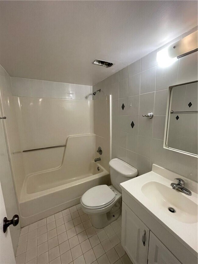 Photo - 3546 N University Dr Unidad 3546