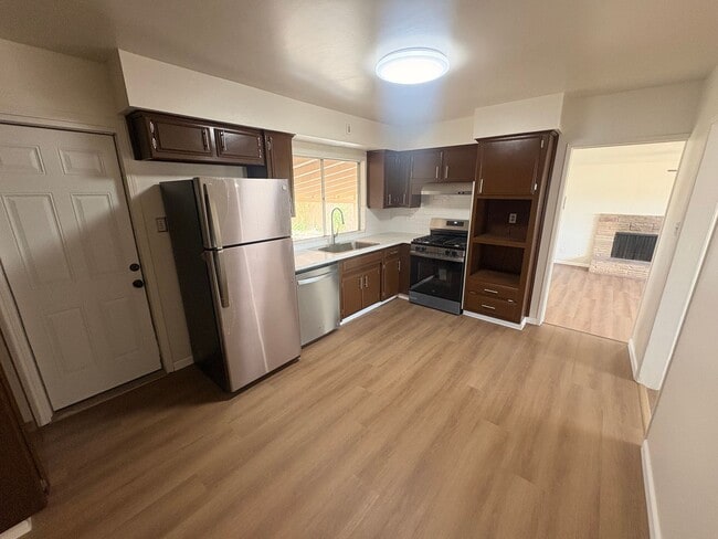 Photo - 1433 E Sequoia Ave