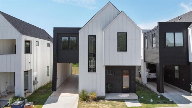 Building Photo - 3807 E 51st St Rental