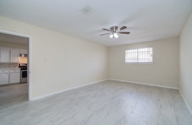 Photo - 8820 Bissonnet St