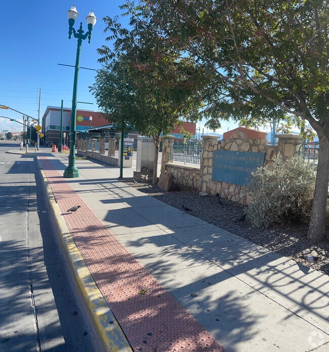 Building Photo - Downtown Paso store front Rental