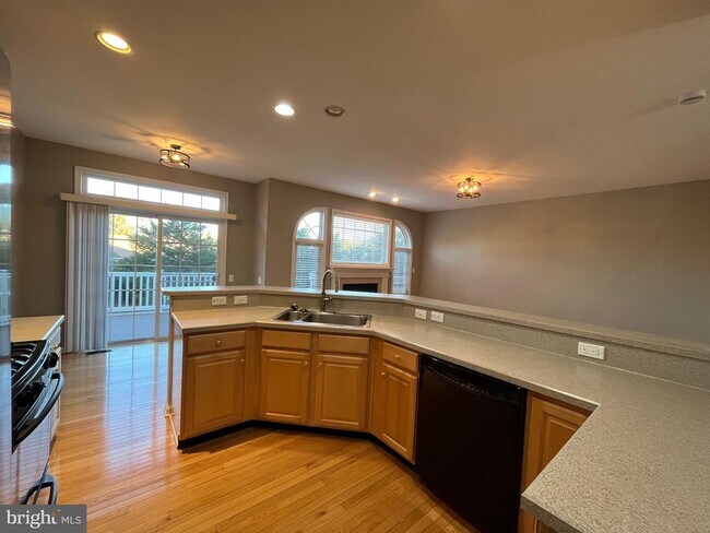 Photo - 895 Chatfield Rd