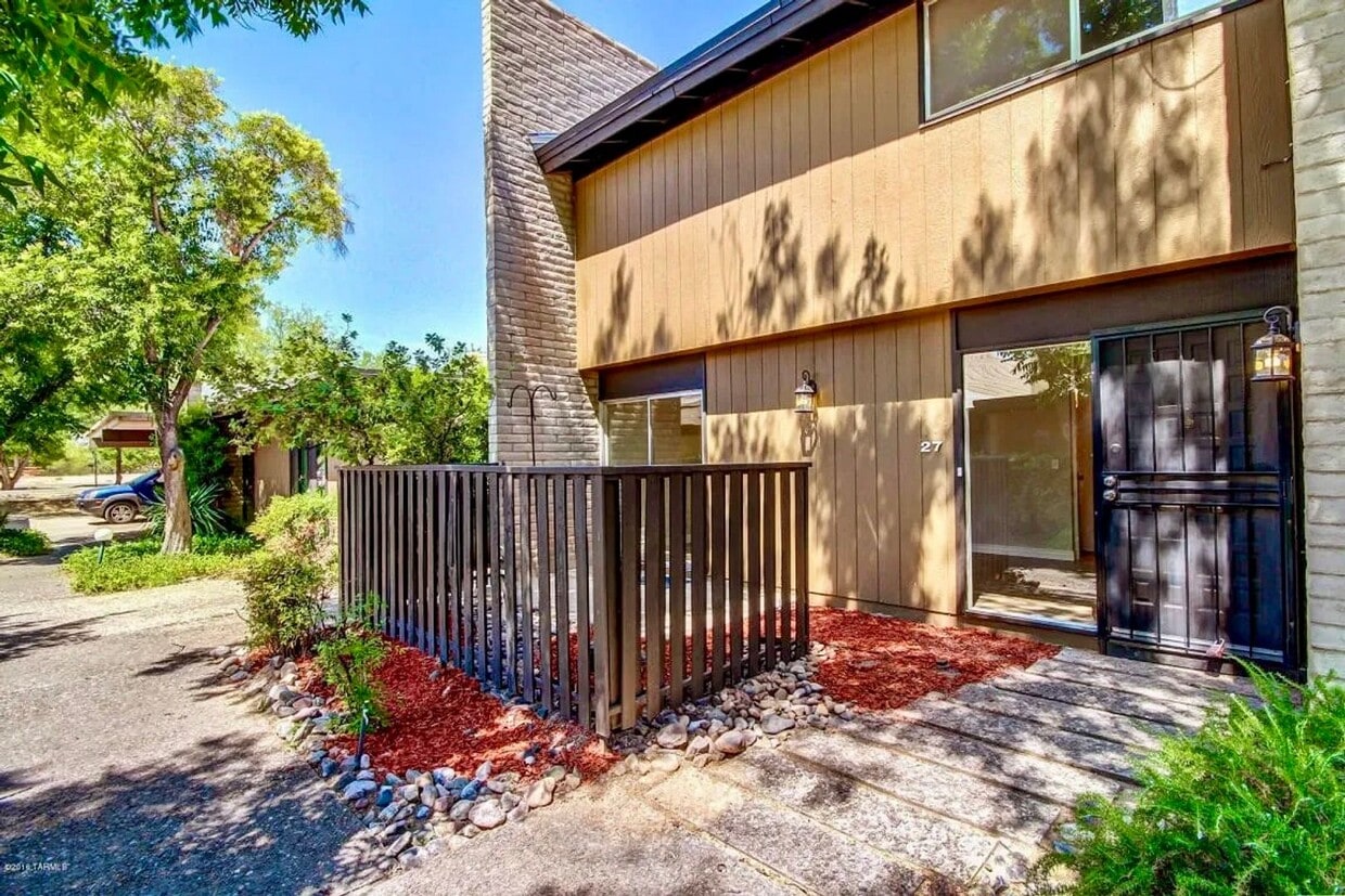 Spacious 2-Story Rental with Pool Access N... - Spacious 2-Story Rental with Pool Access N...
