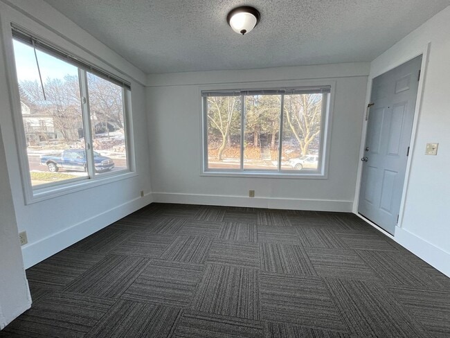 Photo - Rent Special - 3 Bed/2 Bath Duplex Apartment Near Downtown!