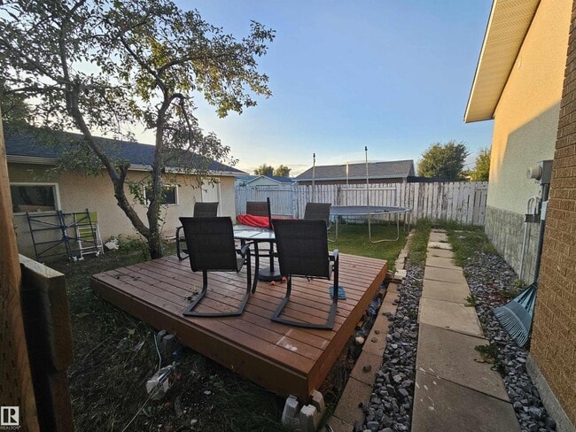 8828-8151 151 Ave NW